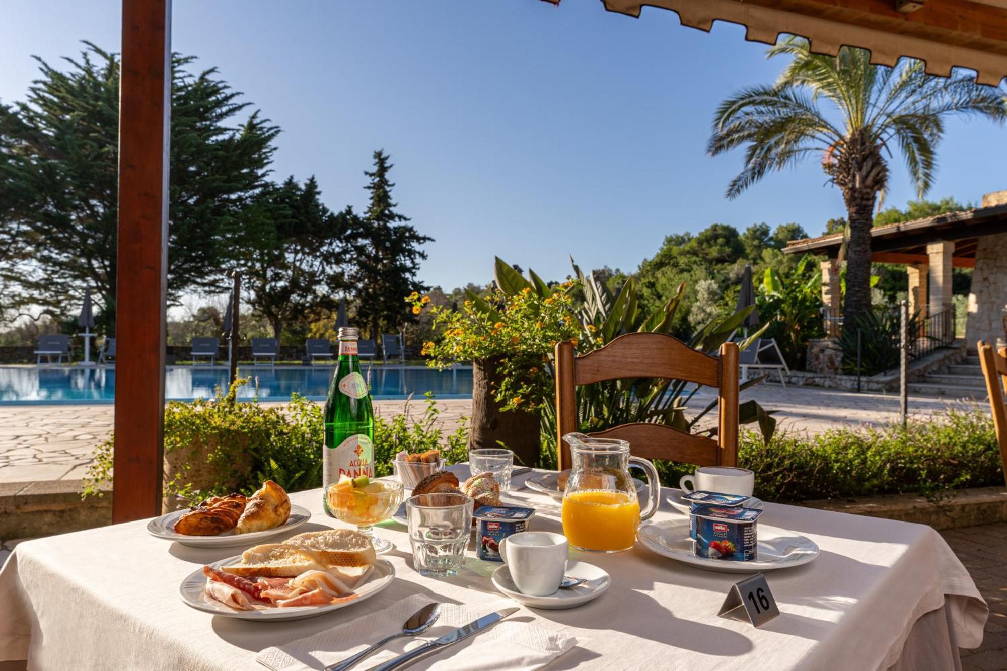 Hotel Masseria Le Pajare Presicce Bagian luar foto